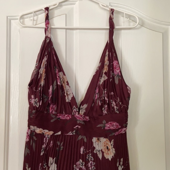 Burgundy Floral Pleated Gown - Picture 4 of 7